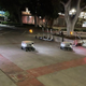 Imagen para el artículo titulado Se forma un atasco de robots repartidores por un patinete eléctrico mal estacionado
